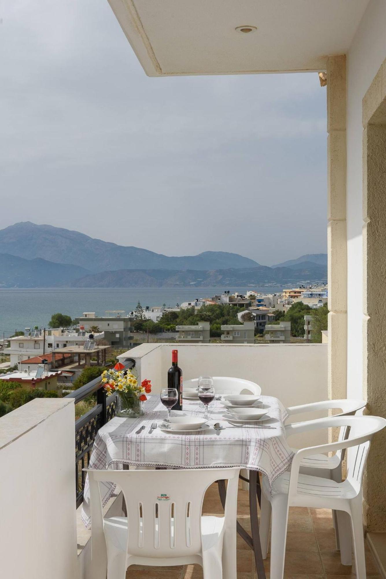 Sofia Apartment, With Sea & Mountain View 칼라마키 외부 사진