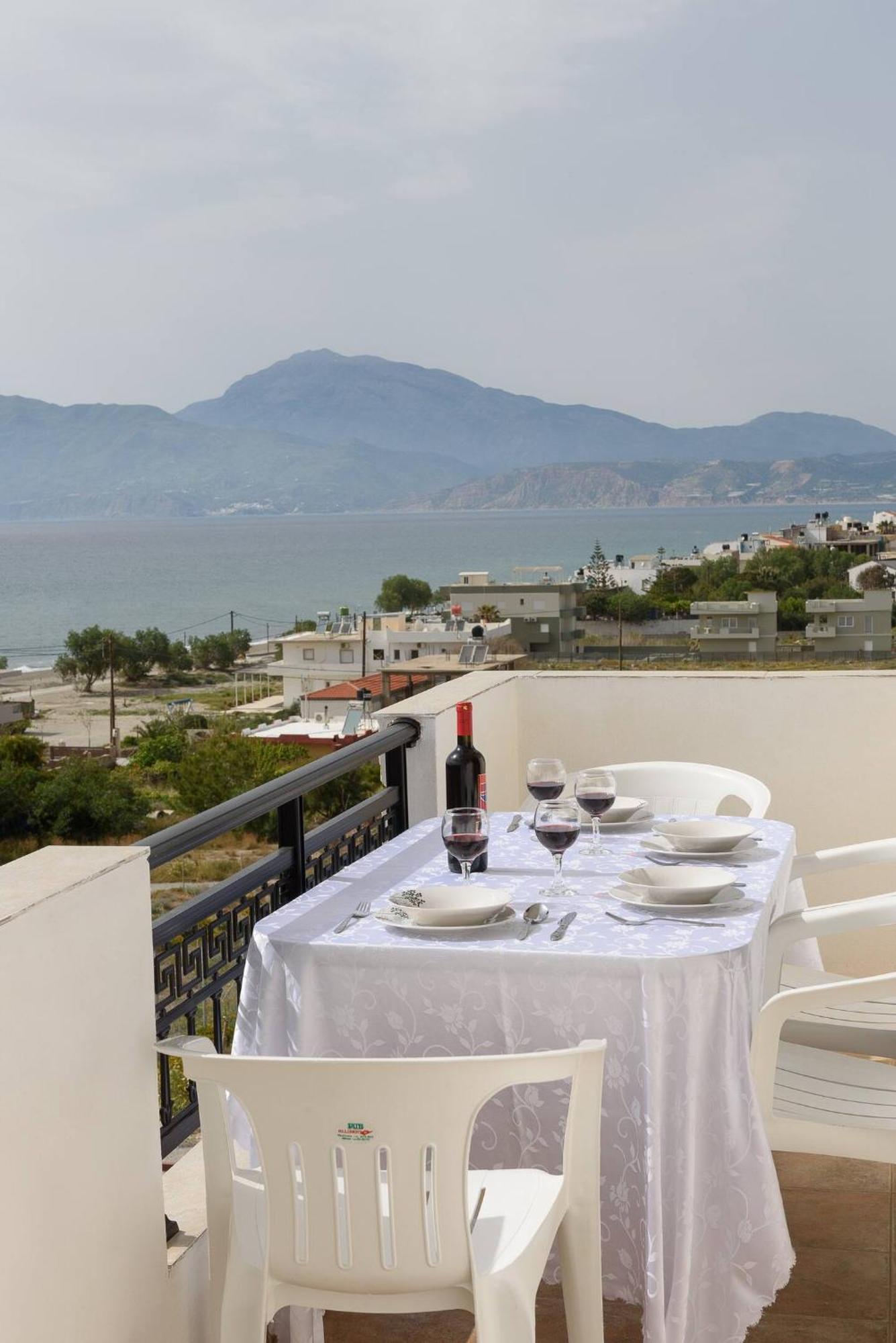Sofia Apartment, With Sea & Mountain View 칼라마키 외부 사진