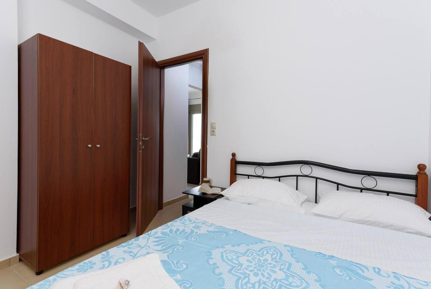 Sofia Apartment, With Sea & Mountain View 칼라마키 외부 사진