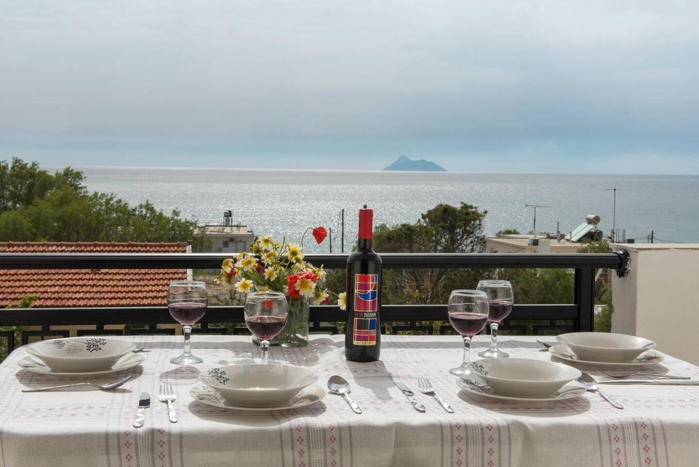 Sofia Apartment, With Sea & Mountain View 칼라마키 외부 사진