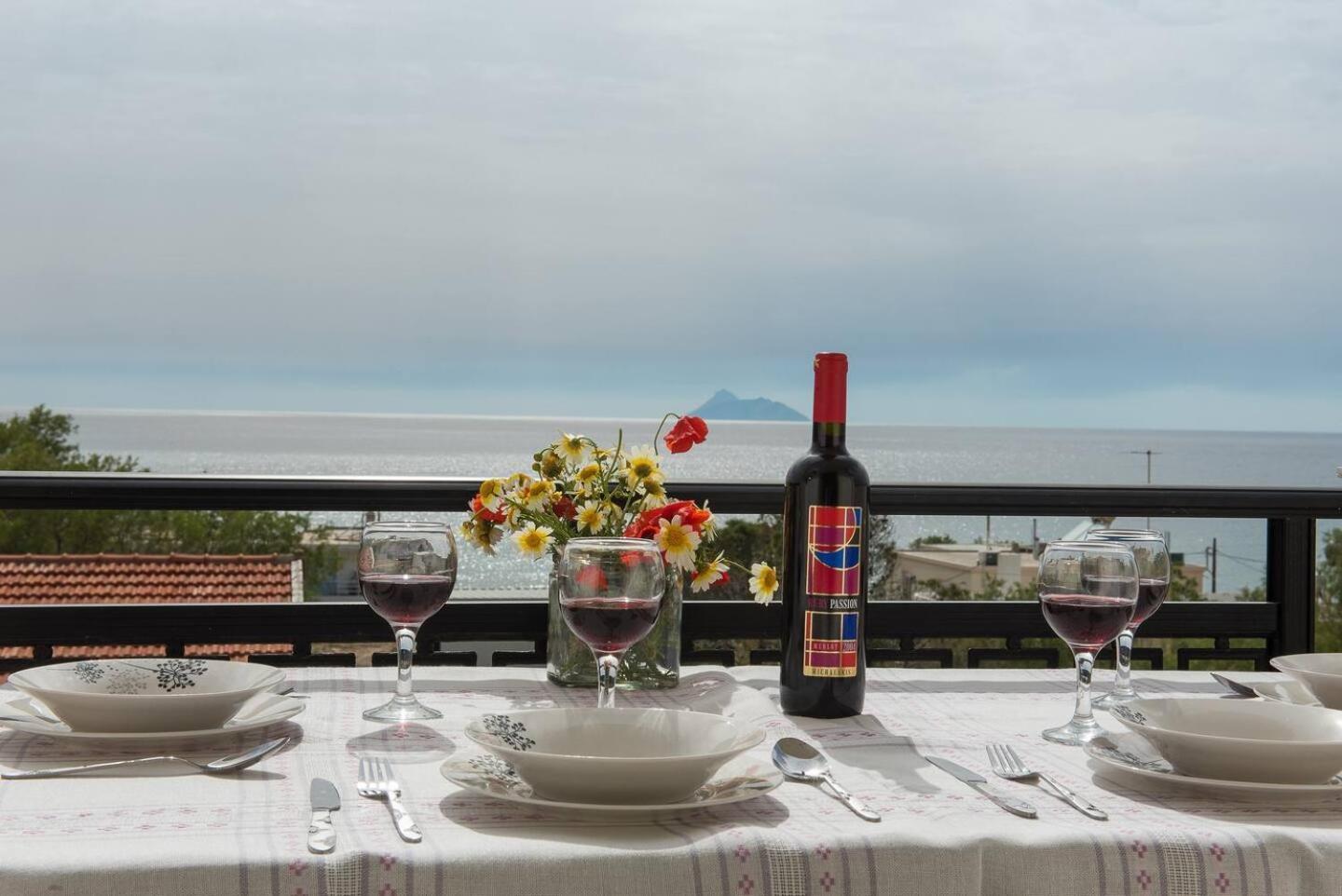 Sofia Apartment, With Sea & Mountain View 칼라마키 외부 사진