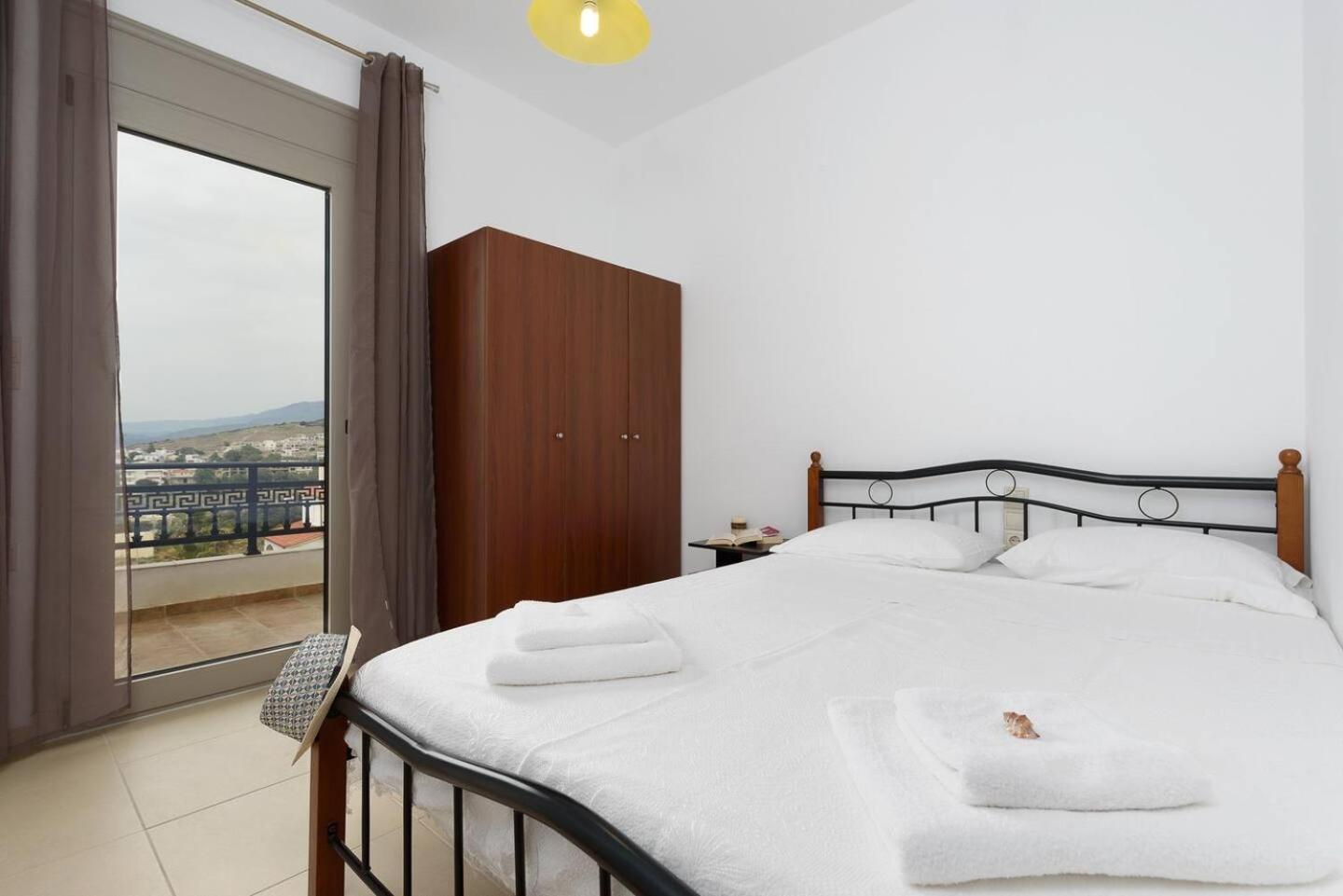 Sofia Apartment, With Sea & Mountain View 칼라마키 외부 사진