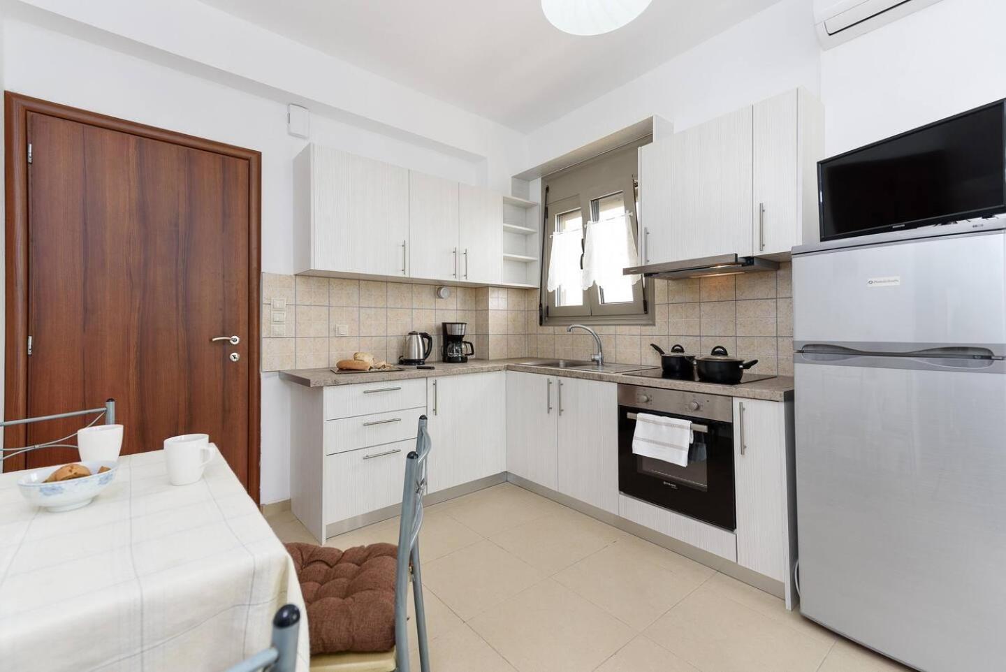 Sofia Apartment, With Sea & Mountain View 칼라마키 외부 사진
